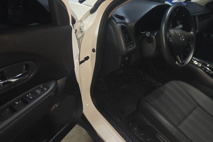 Used Honda Vezel 2017 1.8L CVT Front-Wheel Drive Pioneer Edition Driver Seat