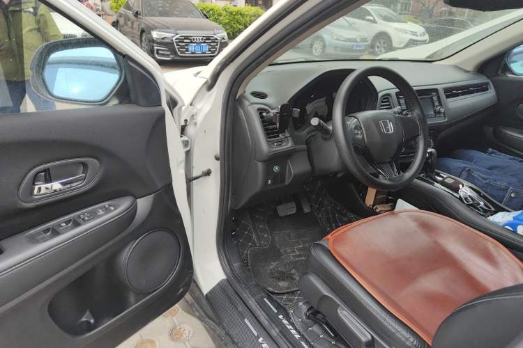 Used Honda Vezel 2017 1.8L CVT Front-Wheel Drive Pioneer Edition Driver Seat
