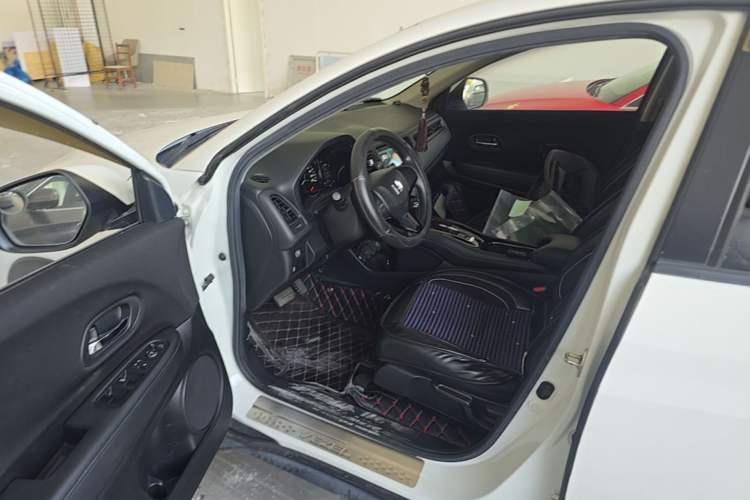 Used Honda Vezel 2017 1.8L CVT Front-Wheel Drive Pioneer Edition Driver Seat