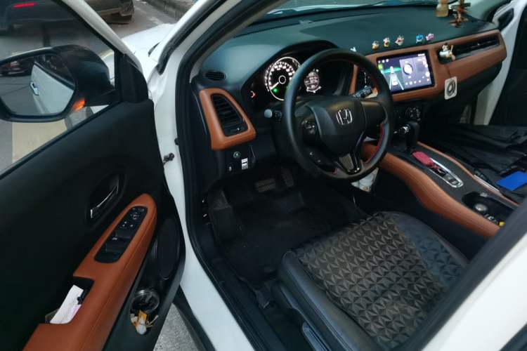 Used Honda Vezel 2017 1.8L CVT Front-Wheel Drive Pioneer Edition Driver Seat