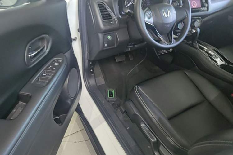 Used Honda Vezel 2017 1.8L CVT Front-Wheel Drive Pioneer Edition Driver Seat