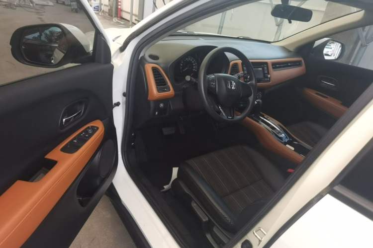 Used Honda Vezel 2017 1.8L CVT Front-Wheel Drive Pioneer Edition Driver Seat