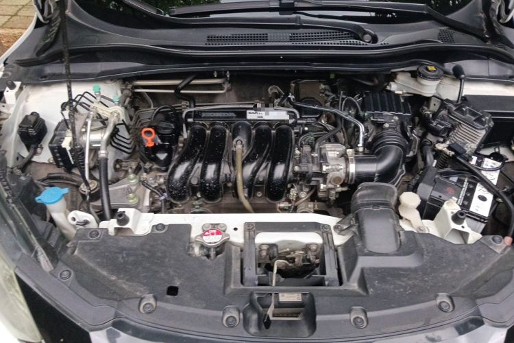 Used Honda Vezel 2017 1.5L CVT 2WD Comfort Model Engine Bay