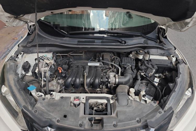 Used Honda Vezel 2017 1.5L CVT 2WD Comfort Model Engine Bay