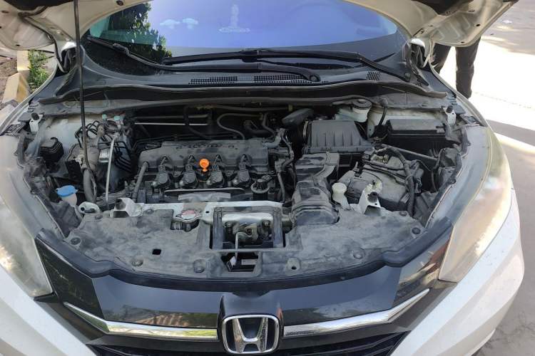Used Honda Vezel 2017 1.8L CVT Front-Wheel Drive Pioneer Edition Engine Bay