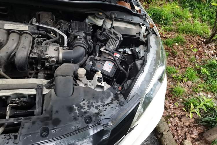 Used Honda Vezel 2017 1.5L CVT 2WD Comfort Model Engine Bay Left