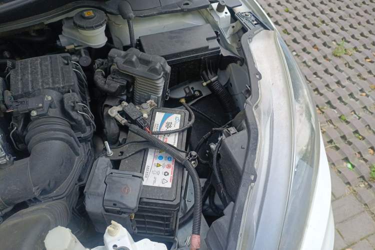 Used Honda Vezel 2017 1.5L CVT 2WD Comfort Model Engine Bay Left