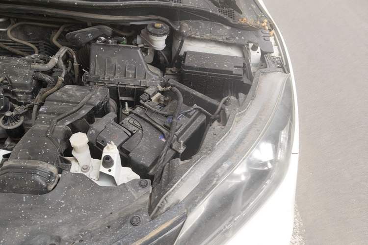 Used Honda Vezel 2017 1.8L CVT Front-Wheel Drive Pioneer Edition Engine Bay Left