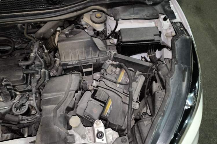 Used Honda Vezel 2017 1.8L CVT Front-Wheel Drive Pioneer Edition Engine Bay Left