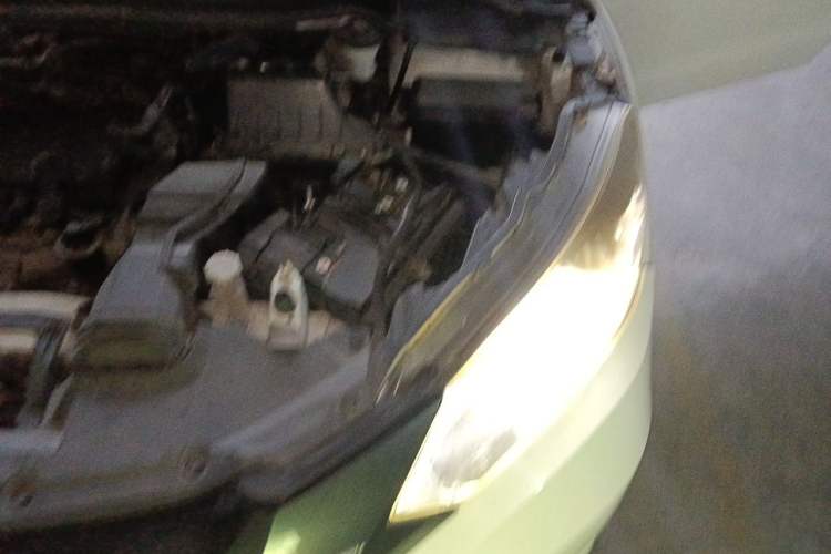 Used Honda Vezel 2017 1.8L CVT Front-Wheel Drive Pioneer Edition Engine Bay Left