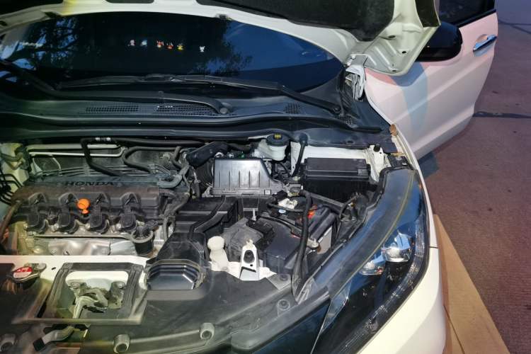 Used Honda Vezel 2017 1.8L CVT Front-Wheel Drive Pioneer Edition Engine Bay Left