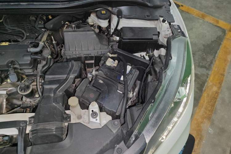 Used Honda Vezel 2017 1.8L CVT Front-Wheel Drive Pioneer Edition Engine Bay Left