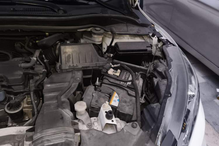 Used Honda Vezel 2017 1.8L CVT Front-Wheel Drive Pioneer Edition Engine Bay Left