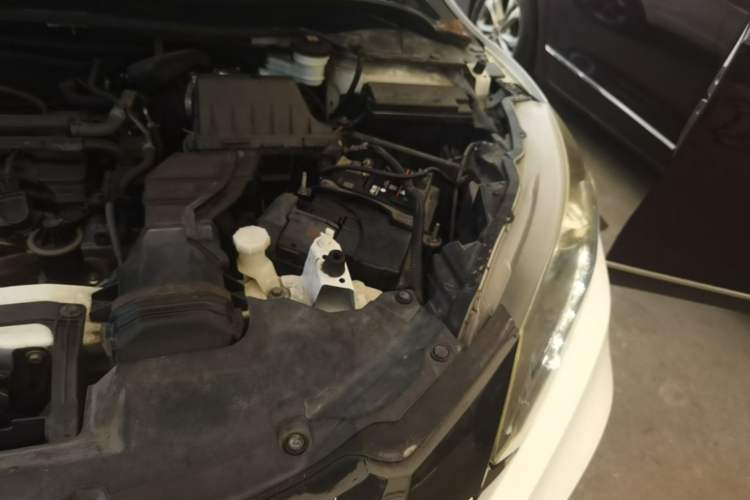 Used Honda Vezel 2017 1.8L CVT Front-Wheel Drive Pioneer Edition Engine Bay Left