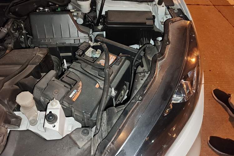 Used Honda Vezel 2017 1.8L CVT Front-Wheel Drive Pioneer Edition Engine Bay Left