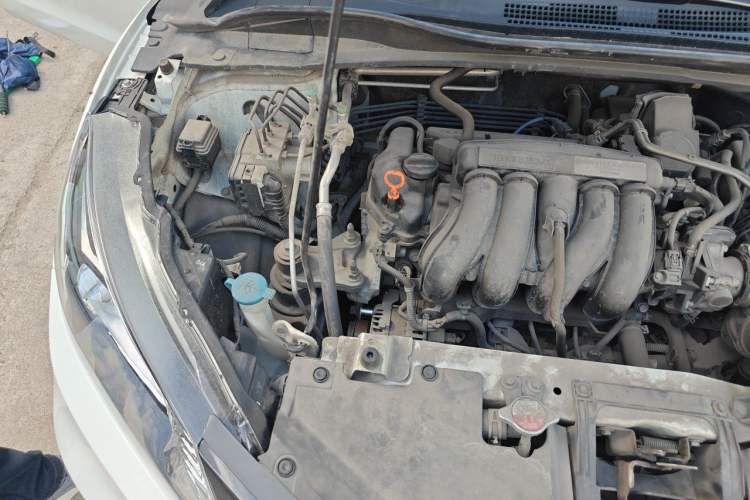 Used Honda Vezel 2017 1.5L CVT 2WD Comfort Model Engine Bay Right
