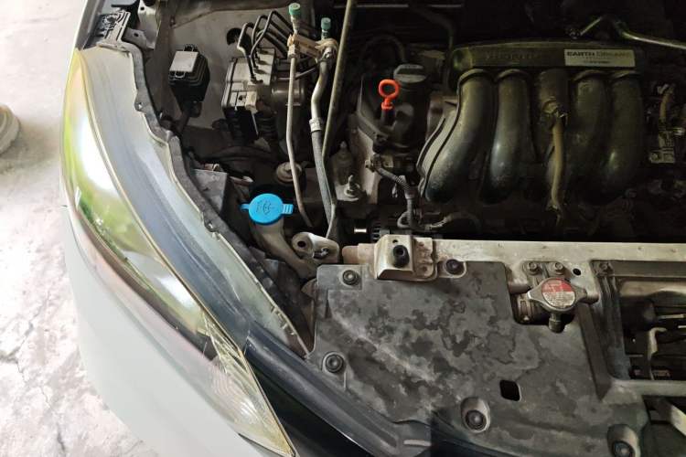 Used Honda Vezel 2017 1.5L CVT 2WD Comfort Model Engine Bay Right