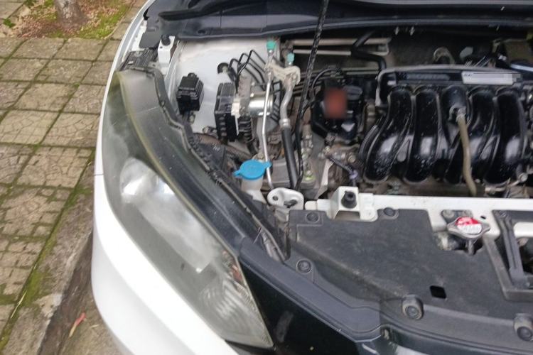Used Honda Vezel 2017 1.5L CVT 2WD Comfort Model Engine Bay Right