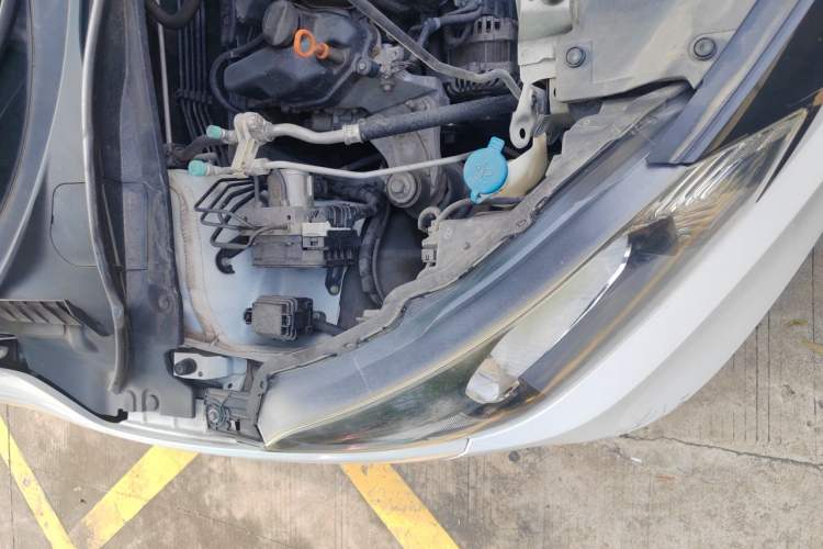 Used Honda Vezel 2017 1.5L CVT 2WD Comfort Model Engine Bay Right
