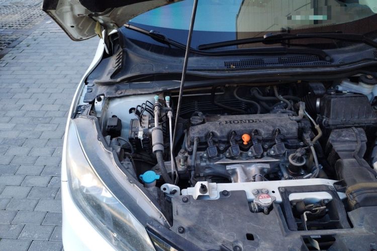 Used Honda Vezel 2017 1.8L CVT Front-Wheel Drive Pioneer Edition Engine Bay Right