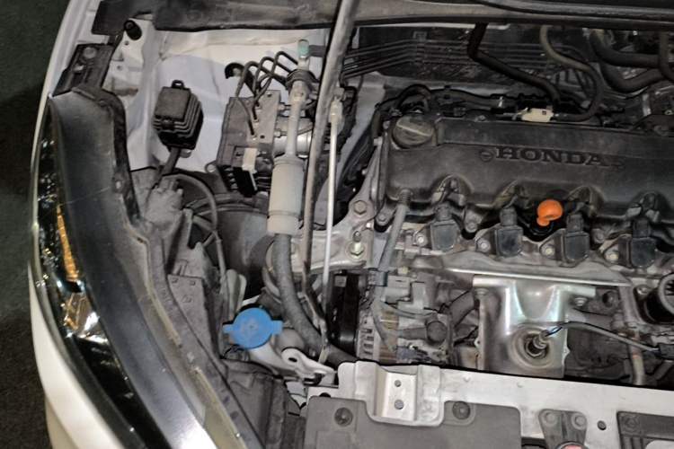 Used Honda Vezel 2017 1.8L CVT Front-Wheel Drive Pioneer Edition Engine Bay Right