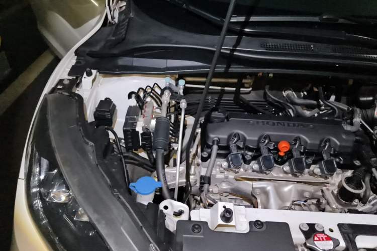 Used Honda Vezel 2017 1.8L CVT Two-Wheel Drive Luxury Model Engine Bay Right