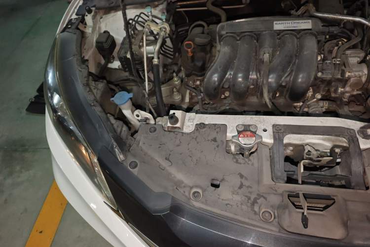 Used Honda Vezel 2017 1.5L CVT 2WD Comfort Model Engine Bay Right