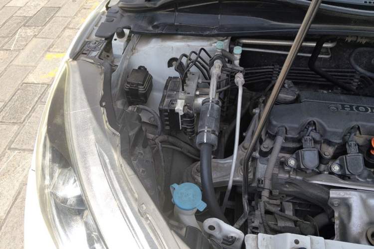 Used Honda Vezel 2017 1.8L CVT Front-Wheel Drive Pioneer Edition Engine Bay Right