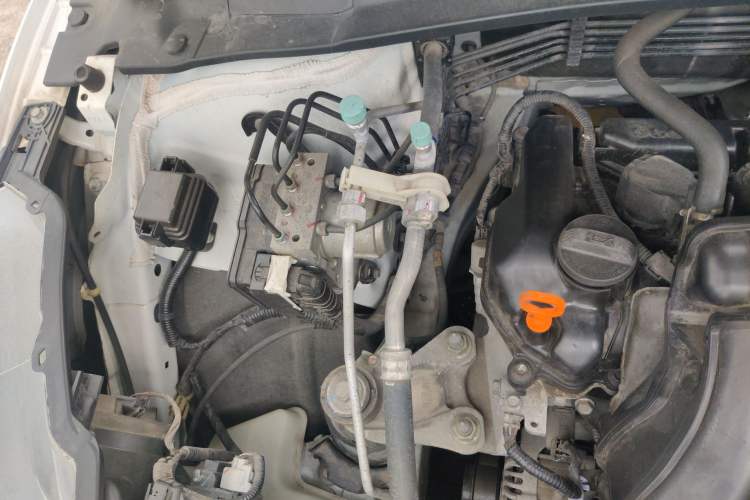 Used Honda Vezel 2017 1.5L CVT 2WD Comfort Model Engine Bay Right