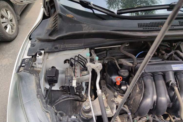 Used Honda Vezel 2017 1.5L CVT 2WD Comfort Model Engine Bay Right