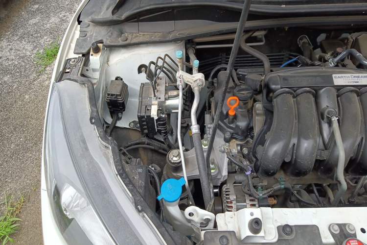 Used Honda Vezel 2017 1.5L CVT 2WD Comfort Model Engine Bay Right