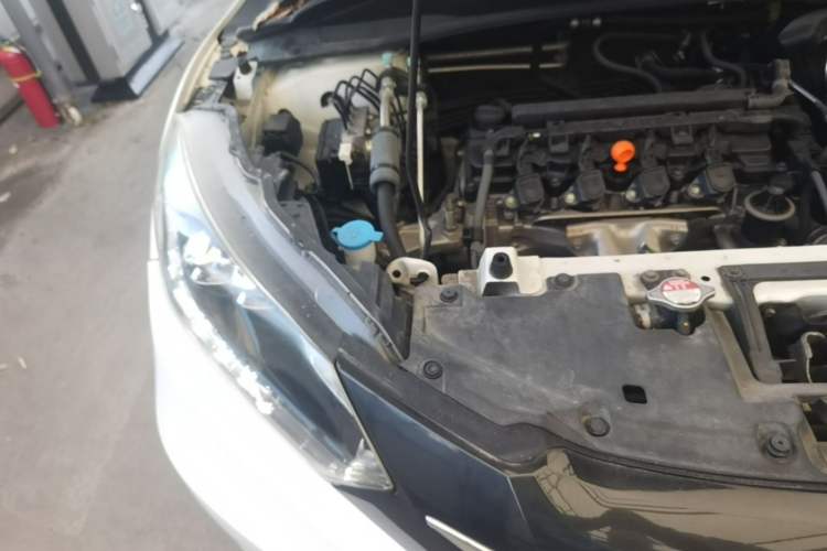 Used Honda Vezel 2017 1.8L CVT Front-Wheel Drive Pioneer Edition Engine Bay Right
