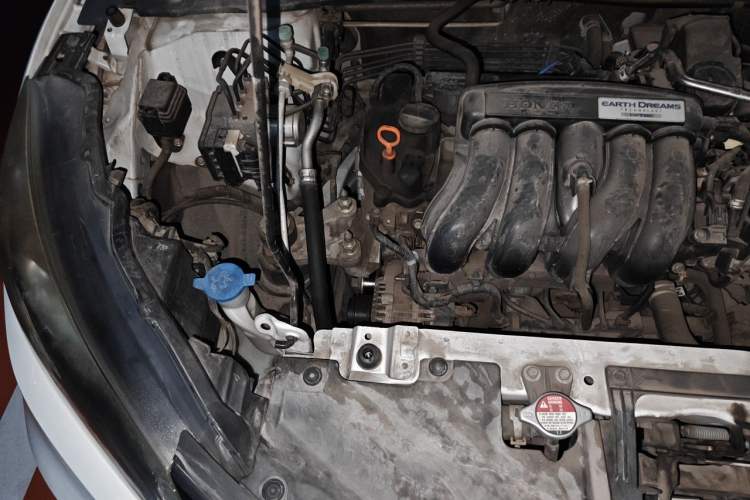Used Honda Vezel 2017 1.5L CVT 2WD Comfort Model Engine Bay Right