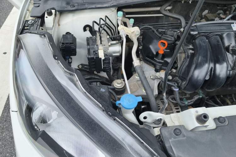 Used Honda Vezel 2017 1.5L CVT 2WD Comfort Model Engine Bay Right
