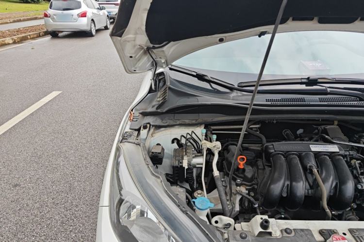 Used Honda Vezel 2017 1.5L CVT 2WD Comfort Model Engine Bay Right