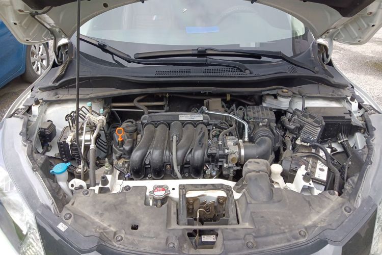 Used Honda Vezel 2017 1.5L CVT 2WD Comfort Model Engine Bay