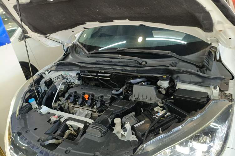 Used Honda Vezel 2017 1.8L CVT Front-Wheel Drive Pioneer Edition Engine Bay