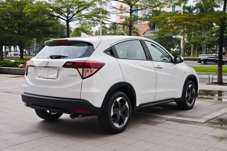 Used Honda Vezel 2017 1.8L CVT Front-Wheel Drive Pioneer Edition Exterior 11