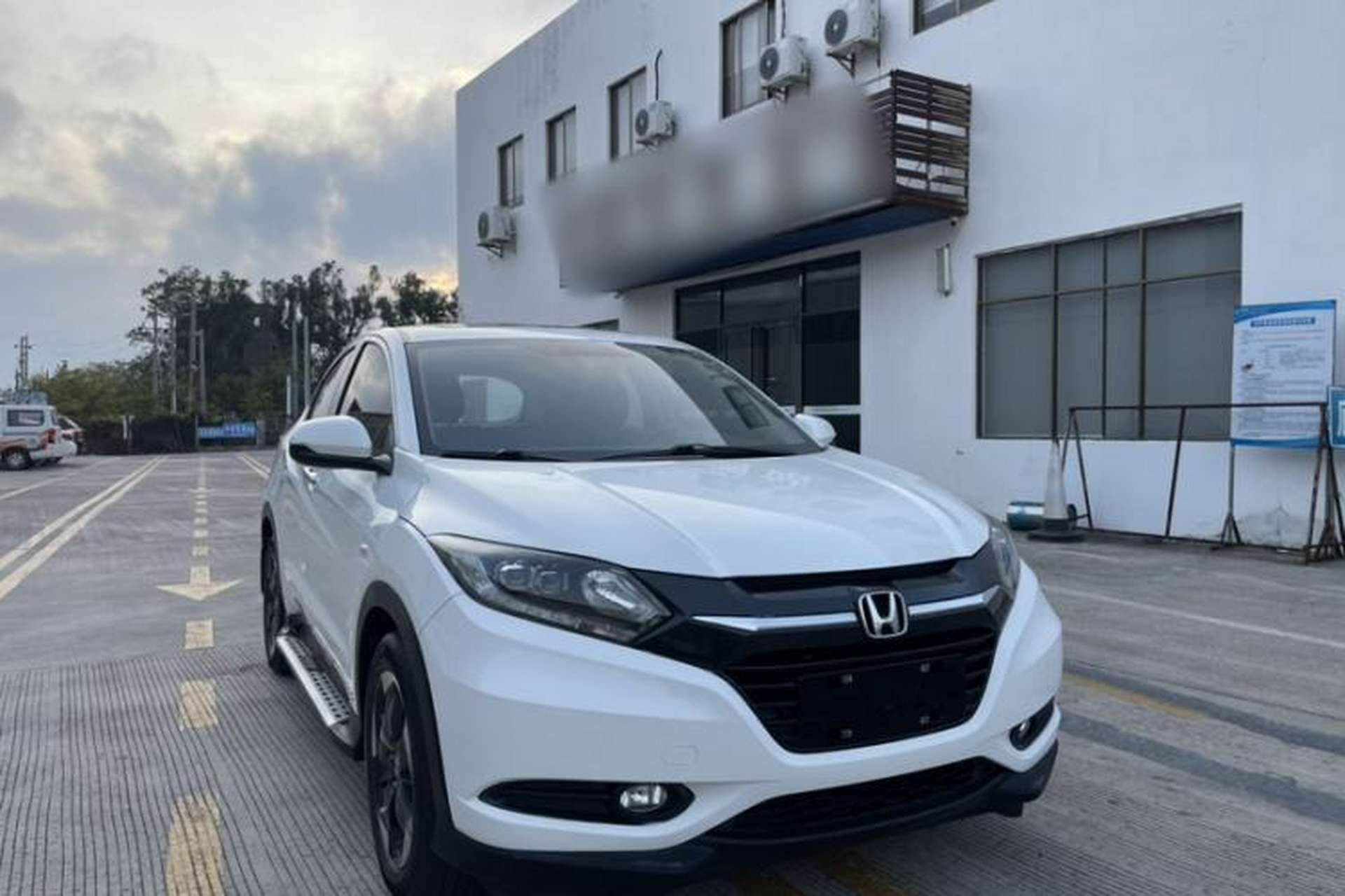 Used Honda Vezel 2017 1.8L CVT Front-Wheel Drive Pioneer Edition Exterior 2