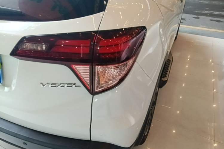Used Honda Vezel 2017 1.8L CVT Front-Wheel Drive Pioneer Edition Exterior 3