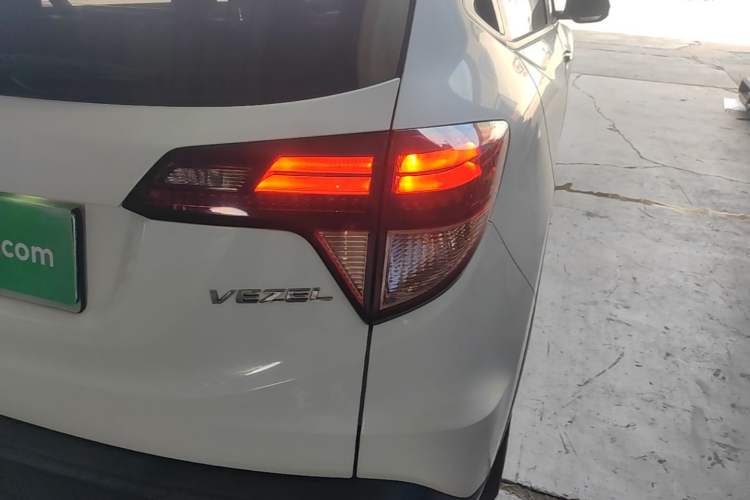 Used Honda Vezel 2017 1.8L CVT Front-Wheel Drive Pioneer Edition Exterior 3