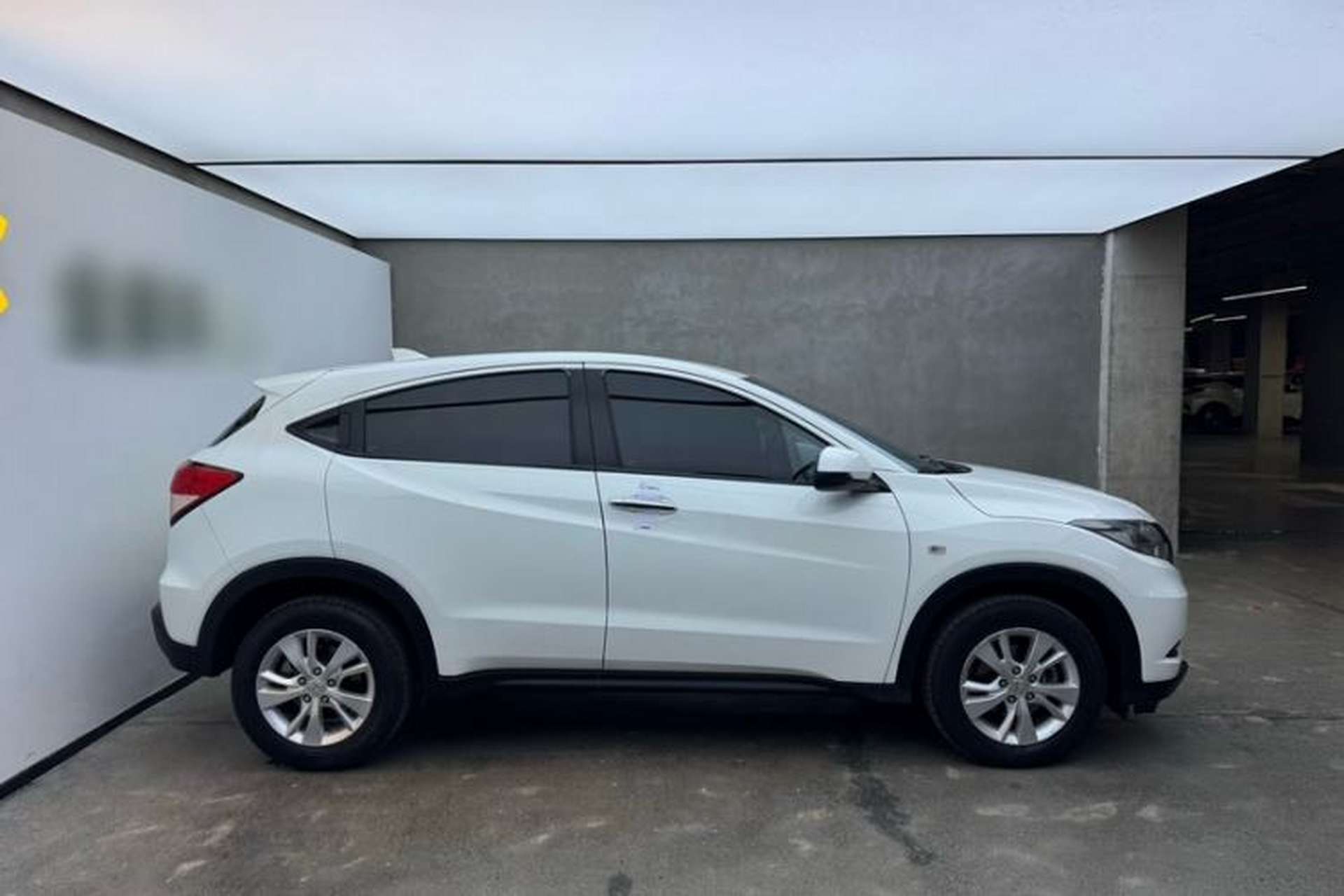 Used Honda Vezel 2017 1.5L CVT 2WD Comfort Model Exterior 3