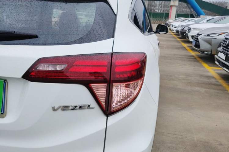 Used Honda Vezel 2017 1.8L CVT Front-Wheel Drive Pioneer Edition Exterior 3