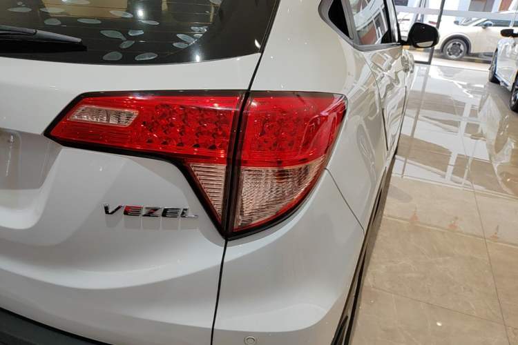 Used Honda Vezel 2017 1.5L CVT 2WD Comfort Model Exterior 3