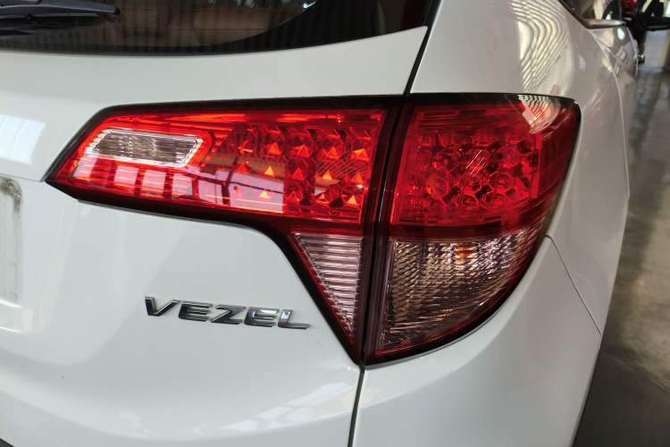 Used Honda Vezel 2017 1.5L CVT 2WD Comfort Model Exterior 3