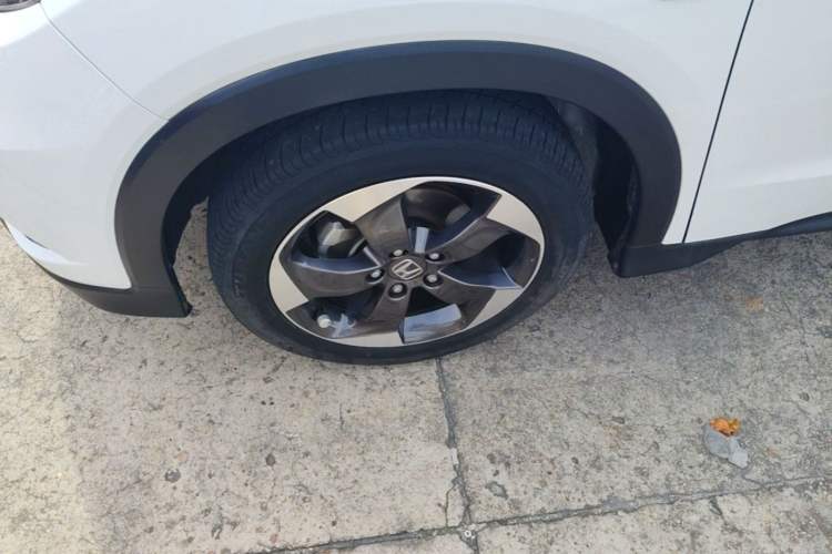 Used Honda Vezel 2017 1.8L CVT Front-Wheel Drive Pioneer Edition Exterior 4