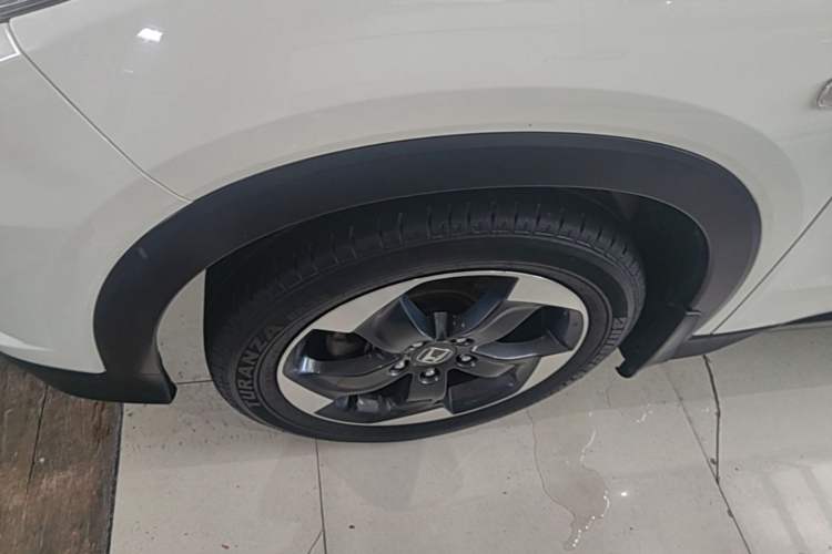 Used Honda Vezel 2017 1.8L CVT Front-Wheel Drive Pioneer Edition Exterior 4