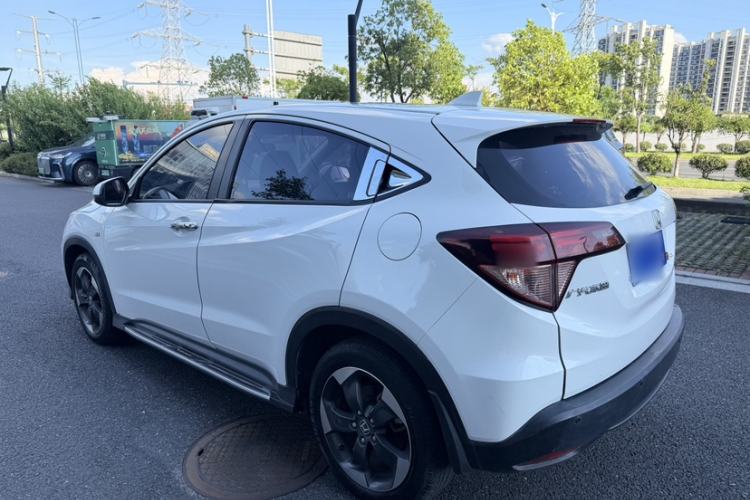 Used Honda Vezel 2017 1.8L CVT Front-Wheel Drive Pioneer Edition Exterior 4