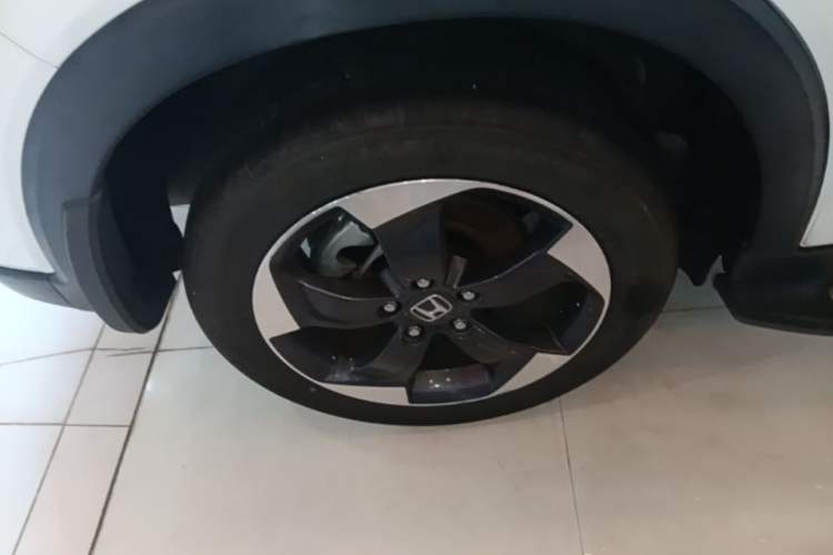 Used Honda Vezel 2017 1.8L CVT Front-Wheel Drive Pioneer Edition Exterior 5