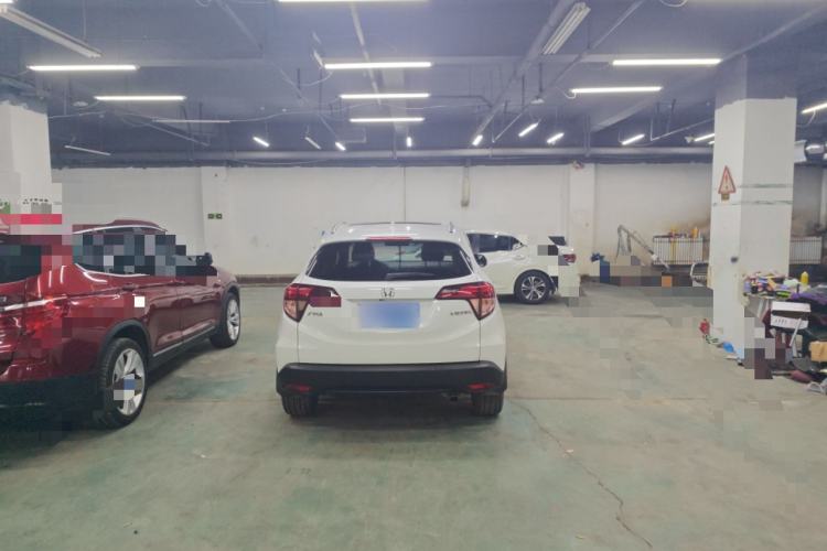 Used Honda Vezel 2017 1.8L CVT Front-Wheel Drive Pioneer Edition Exterior 5